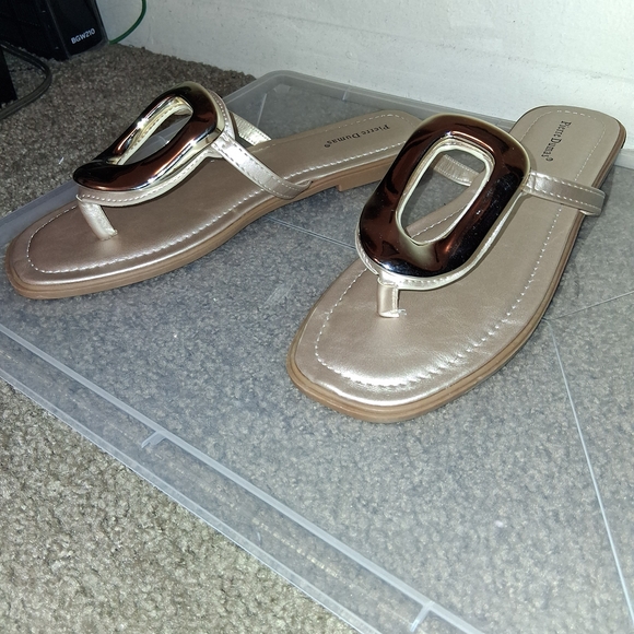 Pierre Dumas Women's Silver Sandals - Picture 3 of 6